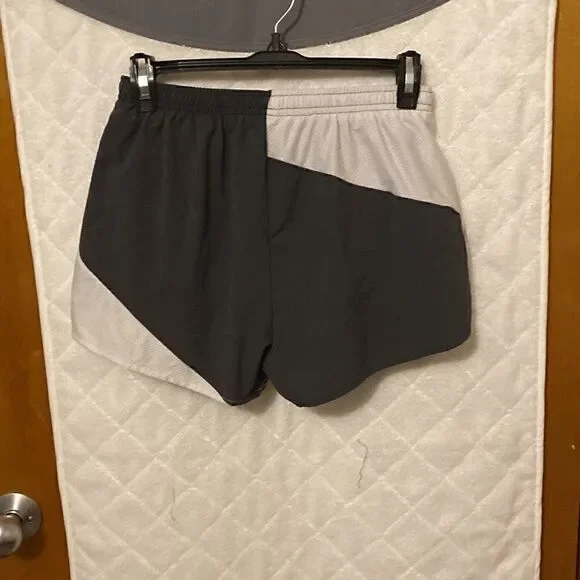 Gray and white running shorts - Picture 4 of 4
